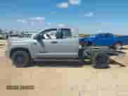 2018 Toyota Tundra SR с VIN 5TFUW5F1XJX752861, выставлен на аукционе IAAI как лот 42443800 с пробегом 72 547 миль миль и . История ставок и продаж доступна на DreamBid. Изображение 15.