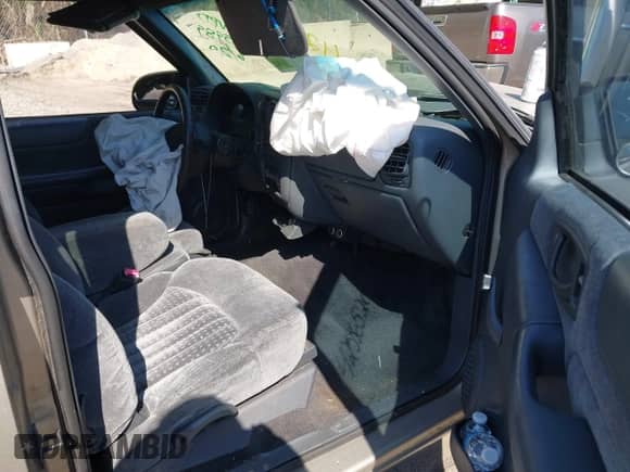 2001 Chevrolet S-10 LS with VIN 1GCCS19W318113416, listed as a IAAI auction lot 42586520 with 158,682 mi miles and . Bid and sale history available at DreamBid. Image 5.