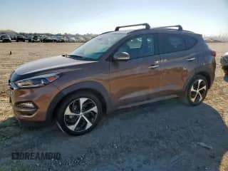 2016 Hyundai Tucson Limited z VIN KM8J3CA27GU029538, wystawiony jako Copart lot #84581825 z przebiegiem 118 086 mil mil oraz Czysty tytuł • Clean title. Historia ofert i sprzedaży dostępna na DreamBid. Obrazek 1.