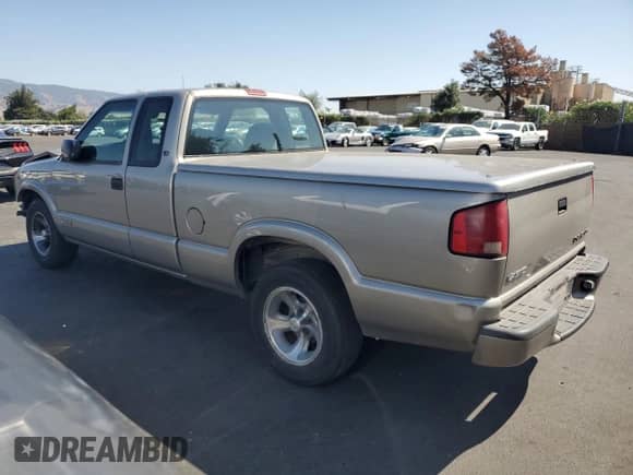 2001 Chevrolet S-10 LS с VIN 1GCCS19WX18150253, выставлен на аукционе Copart как лот 81820145 с пробегом 211 370 миль миль и Списание • Salvage title. История ставок и продаж доступна на DreamBid. Изображение 2.