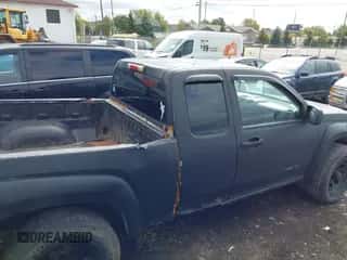 2005 Chevrolet Colorado LS Z71 z VIN 1GCDT196258126486, wystawiony jako IAAI lot #43436484 z przebiegiem Nie podano mil oraz . Historia ofert i sprzedaży dostępna na DreamBid. Obrazek 4.