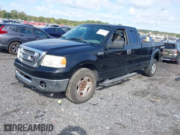 2006 Ford F-150 XLT z VIN 1FTVX14586NA83993, wystawiony jako IAAI lot #43345267 z przebiegiem 249 975 mil mil oraz . Historia ofert i sprzedaży dostępna na DreamBid. Obrazek 2.