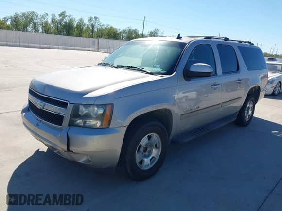 2007 Chevrolet Suburban LT with VIN 3GNFC16057G186159, listed as a IAAI auction lot 43593265 with 166,801 mi miles and . Bid and sale history available at DreamBid. Image 2.