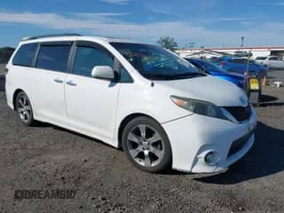 2013 Toyota Sienna SE with VIN 5TDXK3DC5DS366957, listed as a IAAI auction lot 43209813 with 251,865 mi miles and . Bid and sale history available at DreamBid. Image 1.