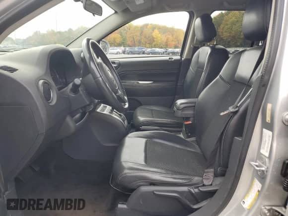 2014 Jeep Compass Latitude с VIN 1C4NJDEBXED530822, выставлен на аукционе Copart как лот 82692775 с пробегом Не указан миль и Чистый • Clean title. История ставок и продаж доступна на DreamBid. Изображение 7.