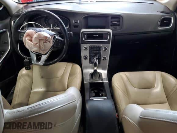 2018 Volvo S60 Dynamic с VIN YV140MTLXJ2450852, выставлен на аукционе Copart как лот 53932485 с пробегом Не указан миль и Списание • Salvage title. История ставок и продаж доступна на DreamBid. Изображение 8.