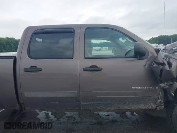 2007 Chevrolet Silverado 2500HD 1LT with VIN 1GCHK23K37F511425, listed as a IAAI auction lot 42606973 with 263,636 mi miles and . Bid and sale history available at DreamBid. Image 13.