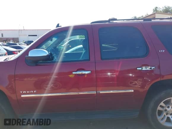 2011 Chevrolet Tahoe LTZ с VIN 1GNSCCE04BR134185, выставлен на аукционе IAAI как лот 42879101 с пробегом 315 285 миль миль и . История ставок и продаж доступна на DreamBid. Изображение 14.