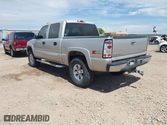 2004 GMC Sierra 1500 SLE with VIN 2GTEK13T841341748, listed as a IAAI auction lot 42036007 with 227,164 mi miles and . Bid and sale history available at DreamBid. Image 3.