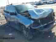 2006 Chevrolet TrailBlazer LT z VIN 1GNDT13S462316677, wystawiony jako IAAI lot #41922730 z przebiegiem 153 626 mil mil oraz . Historia ofert i sprzedaży dostępna na DreamBid. Obrazek 1.