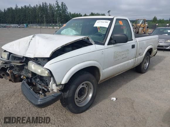 2003 Chevrolet S-10 LS с VIN 1GCCS14H938213726, выставлен на аукционе IAAI как лот 42794706 с пробегом 128 706 миль миль и . История ставок и продаж доступна на DreamBid. Изображение 2.