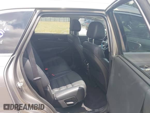 2016 Kia Sorento SXL with VIN 5XYPK4A58GG115170, listed as a IAAI auction lot 42689300 with 123,640 mi miles and . Bid and sale history available at DreamBid. Image 8.