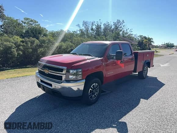 2014 Chevrolet Silverado 3500HD Work Truck с VIN 1GC4KZC84EF113052, выставлен на аукционе Copart как лот 90258225 с пробегом 221 205 миль миль и Чистый • Clean title. История ставок и продаж доступна на DreamBid. Изображение 2.