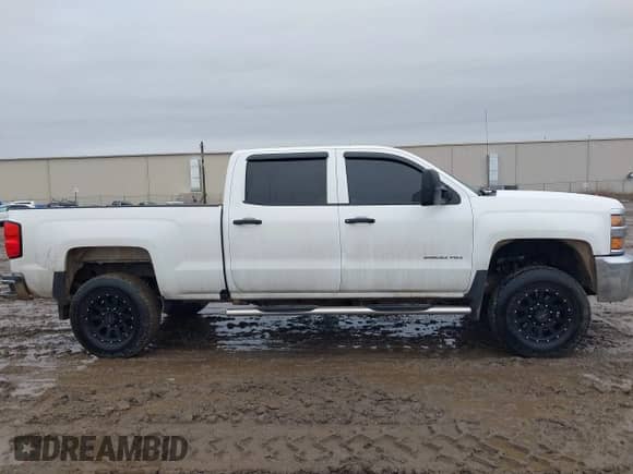 2017 Chevrolet Silverado 2500HD Work Truck z VIN 1GC1KUEG5HF222795, wystawiony jako IAAI lot #41717477 z przebiegiem 223 784 mil mil oraz . Historia ofert i sprzedaży dostępna na DreamBid. Obrazek 14.