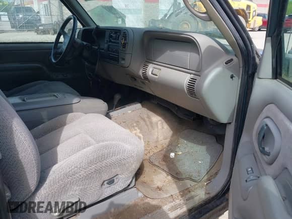 1997 GMC Sierra 1500 с VIN 2GTEK19R1V1509663, выставлен на аукционе IAAI как лот 42374525 с пробегом 138 392 миль миль и . История ставок и продаж доступна на DreamBid. Изображение 5.