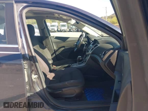 2014 Chevrolet Cruze 1LT с VIN 1G1PC5SB9E7408389, выставлен на аукционе IAAI как лот 43377791 с пробегом 127 080 миль миль и . История ставок и продаж доступна на DreamBid. Изображение 5.