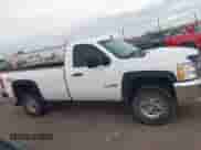 2007 Chevrolet Silverado 2500HD z VIN 1GBHK24607E556611, wystawiony jako IAAI lot #43245814 z przebiegiem 207 899 mil mil oraz . Historia ofert i sprzedaży dostępna na DreamBid. Obrazek 13.