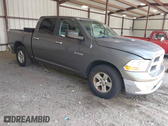 2010 Dodge 1500 ST z VIN 1D7RB1CP7AS115416, wystawiony jako IAAI lot #42695502 z przebiegiem 231 909 mil mil oraz . Historia ofert i sprzedaży dostępna na DreamBid. Obrazek 1.