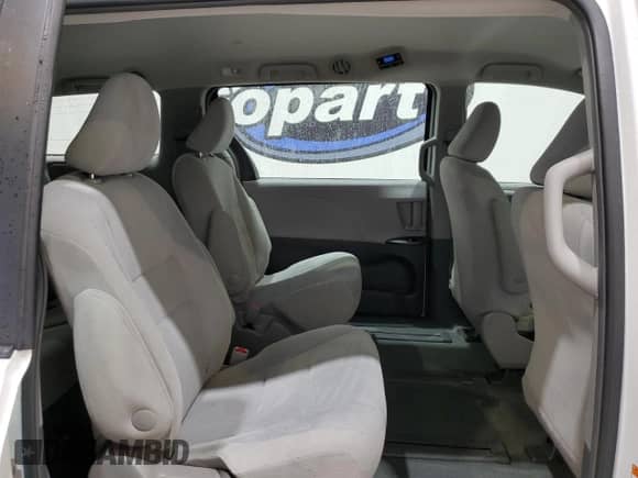 2016 Toyota Sienna L z VIN 5TDZK3DC0GS729002, wystawiony jako Copart lot #83765925 z przebiegiem 57 525 mil mil oraz Czysty tytuł • Clean title. Historia ofert i sprzedaży dostępna na DreamBid. Obrazek 11.
