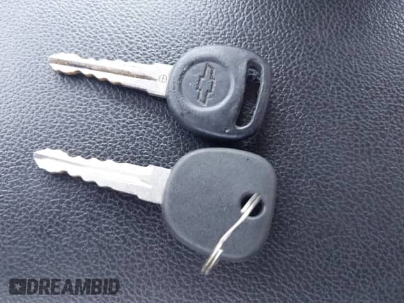 2010 Chevrolet Cobalt LS z VIN 1G1AB1F5XA7128030, wystawiony jako IAAI lot #42955023 z przebiegiem Nie podano mil oraz . Historia ofert i sprzedaży dostępna na DreamBid. Obrazek 11.
