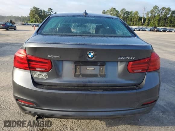 2017 BMW 3 Series 320i xDrive z VIN WBA8A3C36HA067194, wystawiony jako Copart lot #80345745 z przebiegiem 73 578 mil mil oraz Szkoda całkowita • Salvage title. Historia ofert i sprzedaży dostępna na DreamBid. Obrazek 6.