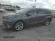 2022 Toyota Sienna Platinum с VIN 5TDERKEC3NS135567, выставлен на аукционе Copart как лот 43991625 с пробегом 33 711 миль миль и Списание • Salvage title. История ставок и продаж доступна на DreamBid. Изображение 1.