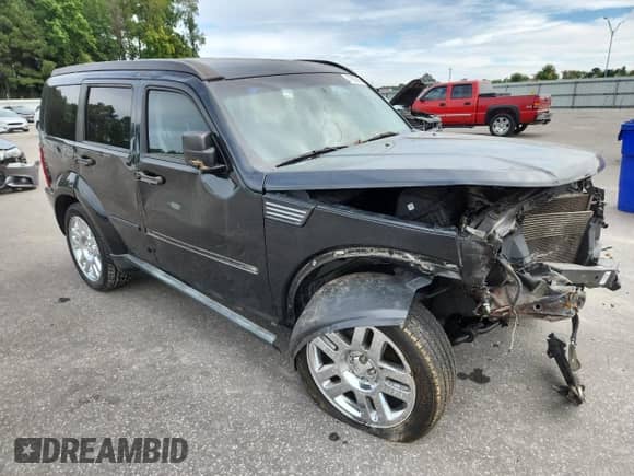 2011 Dodge Nitro Heat with VIN 1D4PT4GK0BW606180, listed as a Copart auction lot 71903985 with 135,991 mi miles and Salvage title. Bid and sale history available at DreamBid. Image 4.