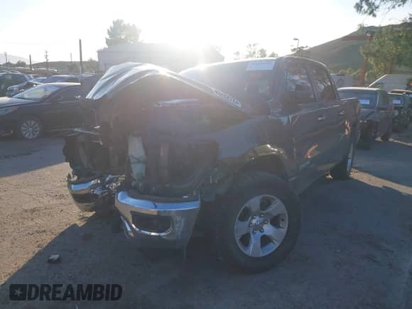 2020 Ram 1500 Lone Star z VIN 1C6RREFT4LN372628, wystawiony jako IAAI lot #41626656 z przebiegiem 50 048 mil mil oraz . Historia ofert i sprzedaży dostępna na DreamBid. Obrazek 2.