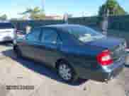 2004 Toyota Camry LE z VIN 4T1BE32K04U332508, wystawiony jako IAAI lot #43380370 z przebiegiem 227 936 mil mil oraz . Historia ofert i sprzedaży dostępna na DreamBid. Obrazek 3.