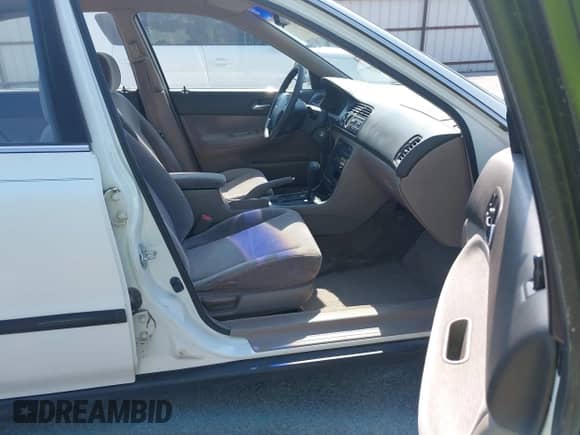 1994 Honda Accord LX с VIN 1HGCD5635RA189687, выставлен на аукционе IAAI как лот 42421010 с пробегом 155 010 миль миль и . История ставок и продаж доступна на DreamBid. Изображение 5.