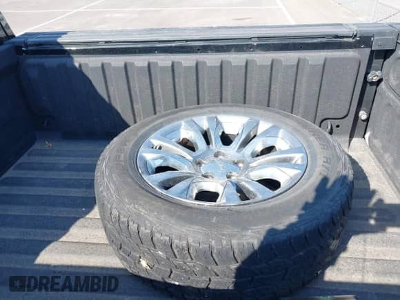 2014 Ram 1500 Longhorn z VIN 1C6RR7PT7ES268181, wystawiony jako IAAI lot #41887749 z przebiegiem 136 081 mil mil oraz . Historia ofert i sprzedaży dostępna na DreamBid. Obrazek 20.