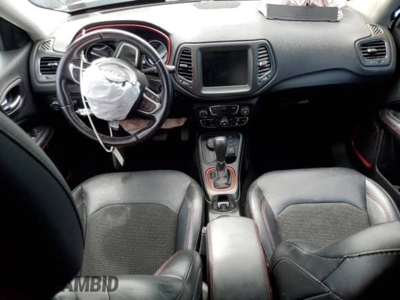 2020 Jeep Compass Trailhawk z VIN 3C4NJDDB6LT184728, wystawiony jako Copart lot #65729635 z przebiegiem Nie podano mil oraz Szkoda całkowita • Salvage title. Historia ofert i sprzedaży dostępna na DreamBid. Obrazek 8.