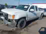 2007 GMC Sierra 1500 Work Truck z VIN 1GTEK19067Z584984, wystawiony jako IAAI lot #42665256 z przebiegiem 421 447 mil mil oraz . Historia ofert i sprzedaży dostępna na DreamBid. Obrazek 17.