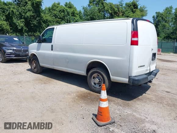 2021 Chevrolet Express Cargo with VIN 1GCWGAFP7M1240646, listed as a IAAI auction lot 42578661 with 134,242 mi miles and . Bid and sale history available at DreamBid. Image 3.