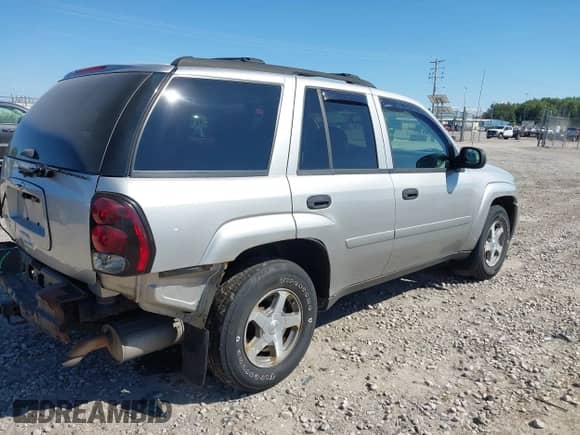 2006 Chevrolet TrailBlazer LT с VIN 1GNDT13S562211761, выставлен на аукционе IAAI как лот 43102953 с пробегом 124 547 миль миль и . История ставок и продаж доступна на DreamBid. Изображение 4.