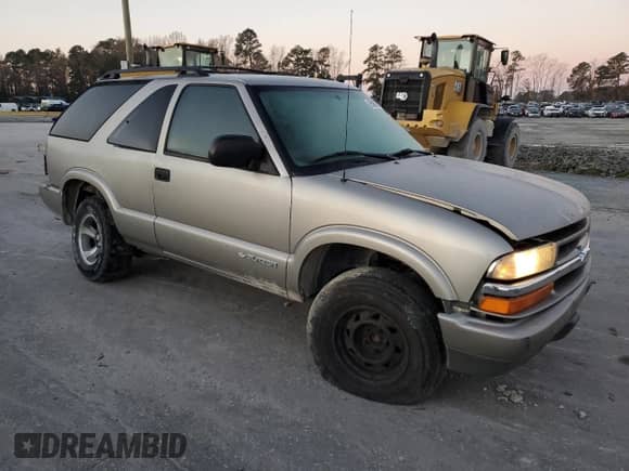 2005 Chevrolet Blazer z VIN 1GNCS18X95K101748, wystawiony jako Copart lot #85009744 z przebiegiem 265 649 mil mil oraz Szkoda całkowita • Salvage title. Historia ofert i sprzedaży dostępna na DreamBid. Obrazek 4.