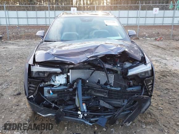 2024 Chevrolet Blazer EV eAWD LT z VIN 3GNKDBRJXRS267793, wystawiony jako IAAI lot #41129388 z przebiegiem Nie podano mil oraz . Historia ofert i sprzedaży dostępna na DreamBid. Obrazek 11.