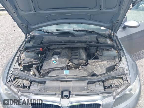 2009 BMW 3 Series 328i xDrive с VIN WBAWV53509P079669, выставлен на аукционе IAAI как лот 42566660 с пробегом 127 282 миль миль и . История ставок и продаж доступна на DreamBid. Изображение 10.