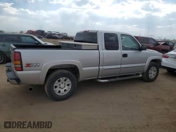 2007 GMC Sierra 1500 SLT с VIN 2GTEK19Z371137665, выставлен на аукционе Copart как лот 75189474 с пробегом 271 832 миль миль и Списание • Salvage title. История ставок и продаж доступна на DreamBid. Изображение 3.