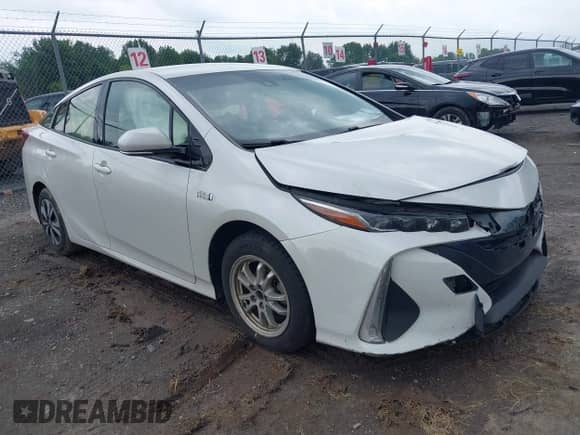 2018 Toyota Prius Plus z VIN JTDKARFP9J3098945, wystawiony jako IAAI lot #42471552 z przebiegiem 164 405 mil mil oraz . Historia ofert i sprzedaży dostępna na DreamBid. Obrazek 1.