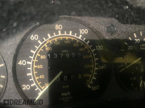 1984 Mercedes-Benz 500 с VIN WDBCA37A9EA027109, выставлен на аукционе Copart как лот 74401344 с пробегом 137 953 миль миль и Чистый • Clean title. История ставок и продаж доступна на DreamBid. Изображение 8.