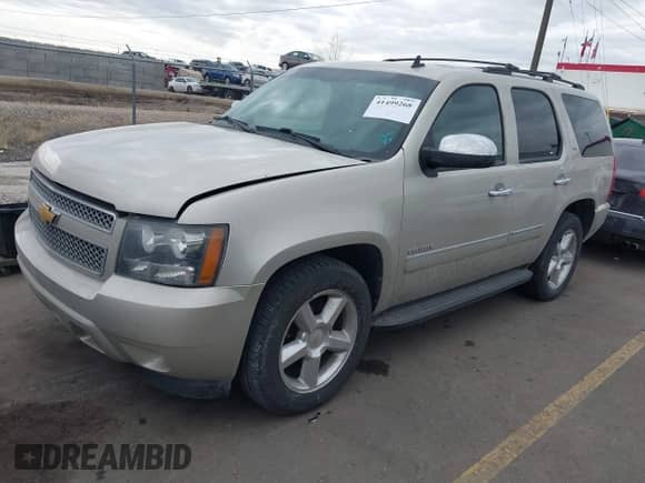 2013 Chevrolet Tahoe LTZ с VIN 1GNSCCE03DR127957, выставлен на аукционе IAAI как лот 41499268 с пробегом 64 292 миль миль и . История ставок и продаж доступна на DreamBid. Изображение 2.