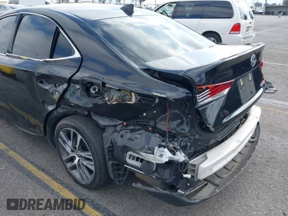 2020 Lexus IS 300 с VIN JTHAA1D26L5108194, выставлен на аукционе IAAI как лот 41478384 с пробегом 64 910 миль миль и . История ставок и продаж доступна на DreamBid. Изображение 18.