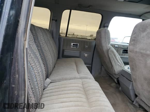 1991 Chevrolet Suburban с VIN 1GNEV16K2MF151633, выставлен на аукционе Copart как лот 43584815 с пробегом 147 592 миль миль и Чистый • Clean title. История ставок и продаж доступна на DreamBid. Изображение 11.