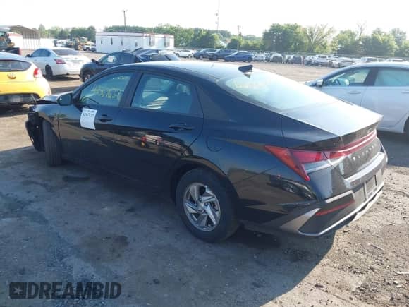 2024 Hyundai Elantra SE z VIN KMHLL4DG5RU680546, wystawiony jako IAAI lot #42567637 z przebiegiem 9 289 mil mil oraz . Historia ofert i sprzedaży dostępna na DreamBid. Obrazek 3.