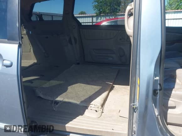 2004 Toyota Sienna XLE z VIN 5TDBA22C04S010538, wystawiony jako IAAI lot #42665547 z przebiegiem 271 364 mil mil oraz . Historia ofert i sprzedaży dostępna na DreamBid. Obrazek 8.