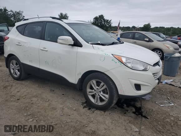 2012 Hyundai Tucson GLS with VIN KM8JUCAC5CU373403, listed as a Copart auction lot 69547285 with 141,239 mi miles and Salvage title. Bid and sale history available at DreamBid. Image 4.