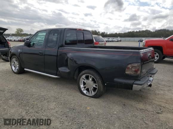 2000 Ford F-150 XL z VIN 2FTRX07L1YCB10191, wystawiony jako Copart lot #86184045 z przebiegiem Nie podano mil oraz Szkoda całkowita • Salvage title. Historia ofert i sprzedaży dostępna na DreamBid. Obrazek 2.