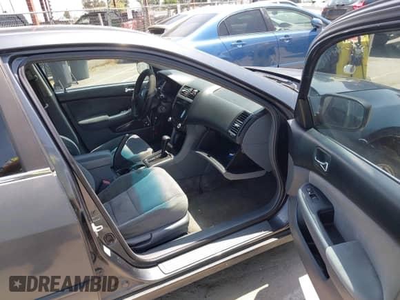 2004 Honda Accord LX с VIN 1HGCM66374A101284, выставлен на аукционе IAAI как лот 42538964 с пробегом 212 257 миль миль и . История ставок и продаж доступна на DreamBid. Изображение 5.