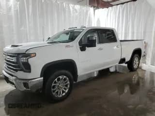 2025 Chevrolet Silverado 3500HD LTZ с VIN 1GC4KUEY4SF208223, выставлен на аукционе Copart как лот 55102665 с пробегом 5 882 миль миль и Списание • Salvage title. История ставок и продаж доступна на DreamBid. Изображение 1.